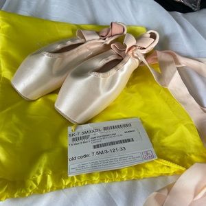 7.5 M Gaynor Minden Pointe Shoes